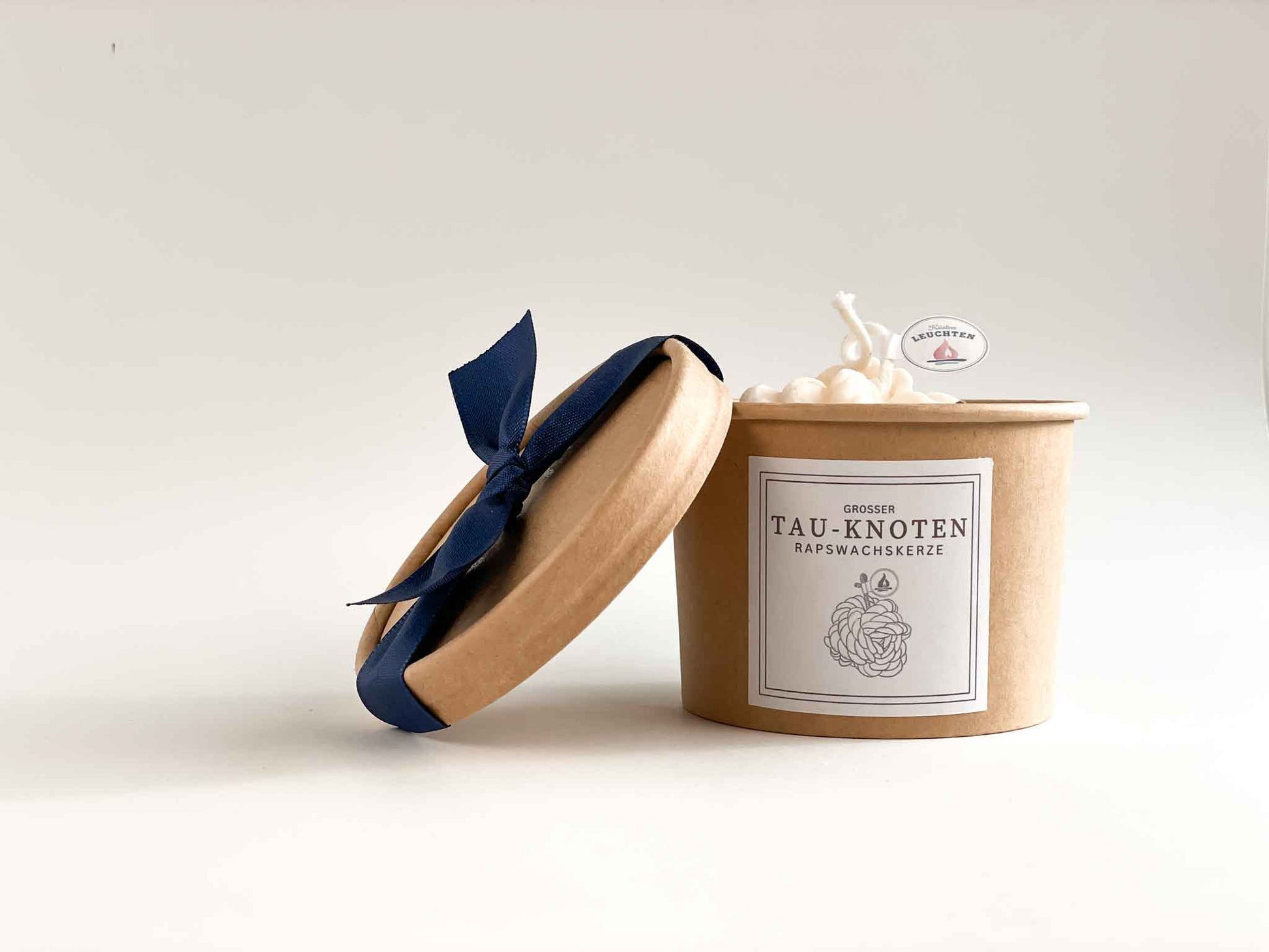große Tau-Knotenkerze in brauner Geschenkverpackung