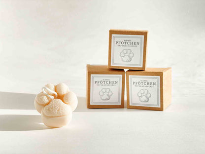 Pfötchenkerze in Geschenkverpackung